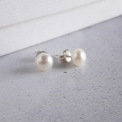 Button Pearl Studs